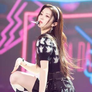 娇妻第一次找单男拍摄
